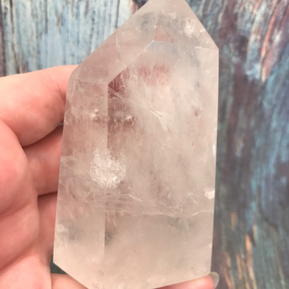 235 grams Beautiful quartz crystal point - Picture 2 of 9